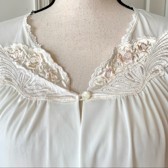 Vintage SHADOWLINE Ivory Housecoat/Robe—SZ. Sm - Picture 2 of 14